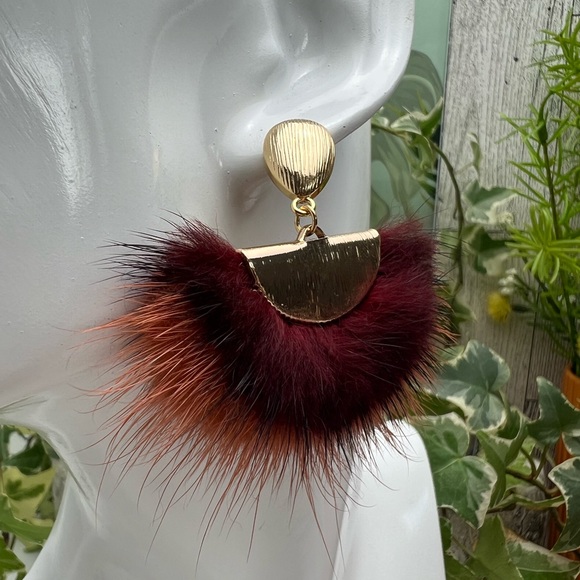 Elegant Feather Dangle Earrings - Stylish Vintage-Inspired Flapper Earrings - Picture 7 of 9